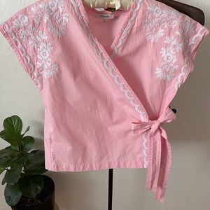Medewell... pink blouse with white embroidered flowers
